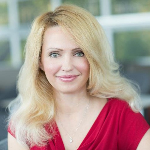 Tricia Morris, Directrice Social Media et Content Marketing chez MicroStrategy Tricia Morris, Directrice Social Media et Content Marketing chez MicroStrategy