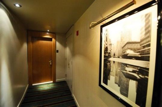 ©AFP / Jewel Samad La porte de la chambre 2806 au Sofitel de New York, où est descendu Dominique Strauss-Kahn, le 15 mai 2011
