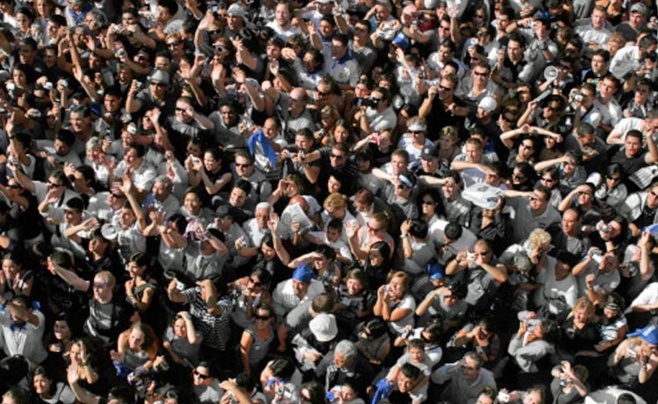 10 000 selon la police, 20 000 selon les organisateurs :<br>16 450 le vrai chiffre ? 10 000 selon la police, 20 000 selon les organisateurs :<br>16 450 le vrai chiffre ?