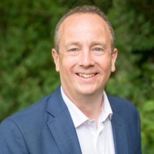 Simon Hayward, General Manager et VP Sales chez Freshworks Simon Hayward, General Manager et VP Sales chez Freshworks